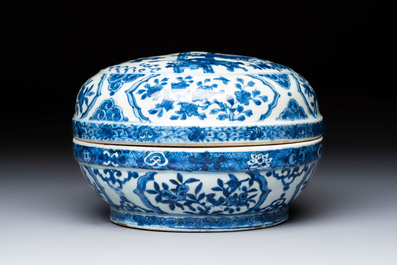 A circular Chinese blue and white box and cover, Wanli mark and of the period