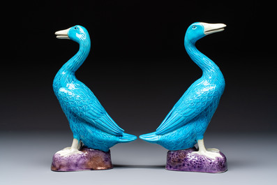 A pair of Chinese turquoise-glazed ducks and a pair of verte biscuit quail-form covered boxes, 20th C.