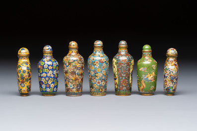 A collection of 12 Chinese cloisonn&eacute; snuff bottles with floral design, 19/20th C.