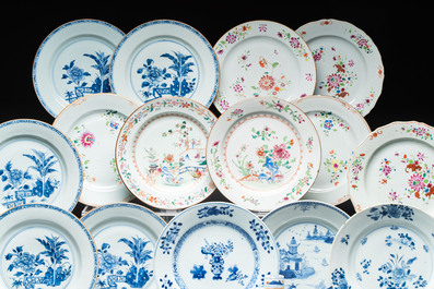 17 Chinese blue, white and famille rose plates and an Imari-style tea caddy, Kangxi/Qianlong