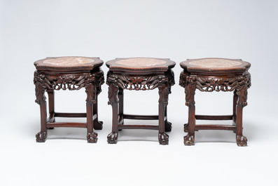Four Chinese marble-topped hongmu stands, 19/20th C.