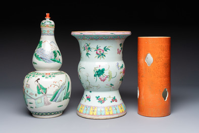 A Chinese famille rose spittoon, a famille verte covered double-gourd vase and a gilt-decorated coral-red-ground hat stand, Daoguang mark, 19th C.