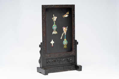 A Chinese lacquered wooden table screen with jade and cloisonn&eacute;, and a pair of wall panels embellished with jade, bone, and wood, 19/20th C.
