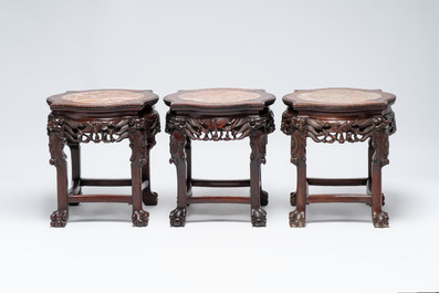 Four Chinese marble-topped hongmu stands, 19/20th C.