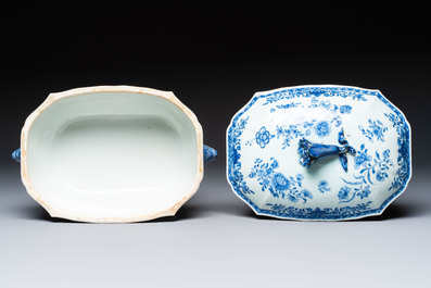 A Chinese blue and white dish, tureen and stand with floral design, Qianlong