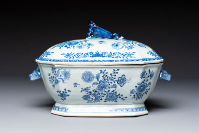 A Chinese blue and white dish, tureen and stand with floral design, Qianlong