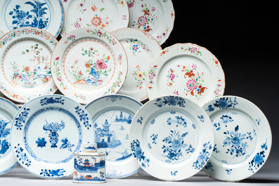17 Chinese blue, white and famille rose plates and an Imari-style tea caddy, Kangxi/Qianlong