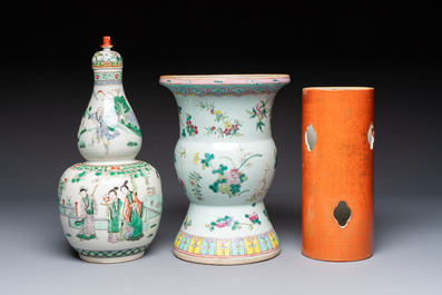 A Chinese famille rose spittoon, a famille verte covered double-gourd vase and a gilt-decorated coral-red-ground hat stand, Daoguang mark, 19th C.