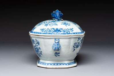 A Chinese blue and white dish, tureen and stand with floral design, Qianlong