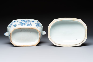A Chinese blue and white dish, tureen and stand with floral design, Qianlong