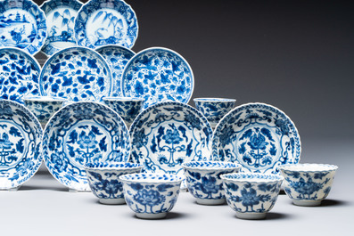 17 Chinese blue and white cups and 22 saucers, Kangxi/Yongzheng