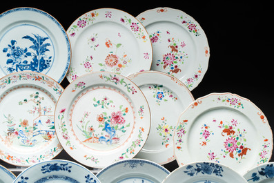 17 Chinese blue, white and famille rose plates and an Imari-style tea caddy, Kangxi/Qianlong