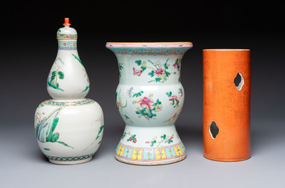 A Chinese famille rose spittoon, a famille verte covered double-gourd vase and a gilt-decorated coral-red-ground hat stand, Daoguang mark, 19th C.