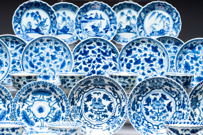 17 Chinese blue and white cups and 22 saucers, Kangxi/Yongzheng