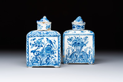 A pair of blue and white Dutch Delft square tea caddies and covers, 18th C.