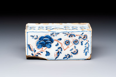 A blue, white and iron-red decorated English Delftware flower brick vase, 18th C.