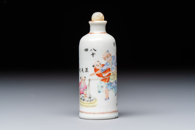 A Chinese famille rose inscribed snuff bottle with figural design, Yiyang Tangzhi mark, 19/20th C.