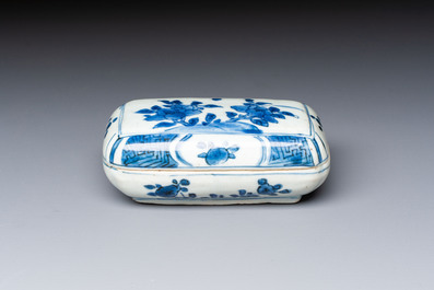 A Chinese blue and white betel nut box and cover with floral design, Wanli