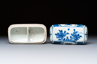 A Chinese blue and white betel nut box and cover with floral design, Wanli