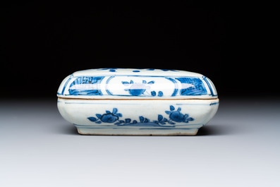 A Chinese blue and white betel nut box and cover with floral design, Wanli