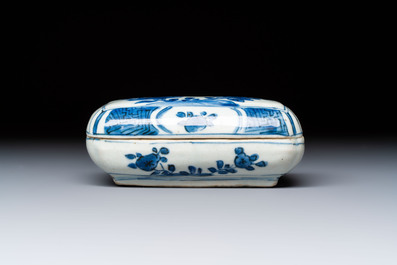 A Chinese blue and white betel nut box and cover with floral design, Wanli