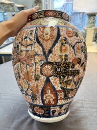 A large Japanese Imari vase and cover, Meiji, 19th C.