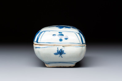 A Chinese blue and white betel nut box and cover with floral design, Wanli