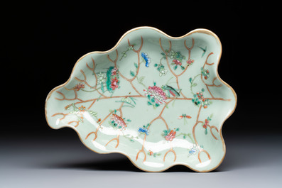 Three Chinese famille rose celadon-ground leaf-form tazzas, Tongzhi and Guangxu marks, 19th C.