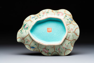 Three Chinese famille rose celadon-ground leaf-form tazzas, Tongzhi and Guangxu marks, 19th C.