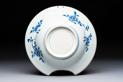 A rare intact Chinese rose-Imari 'Provinces' shaving bowl with the arms of Zeelandt, Kangxi, ca. 1720