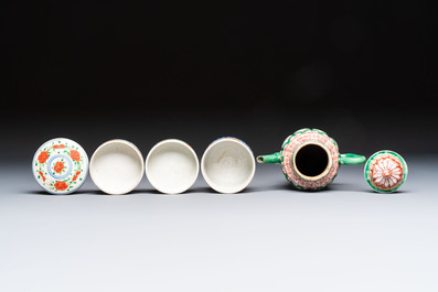 Eight Chinese famille rose and verte wares, 19/20th C.