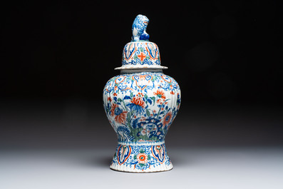 A large ribbed Dutch Delft cashmere palette vase, 18th C.