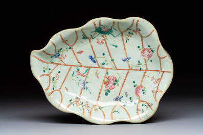 Three Chinese famille rose celadon-ground leaf-form tazzas, Tongzhi and Guangxu marks, 19th C.