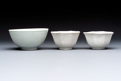 Six Chinese 'Hatcher Cargo' bowls and two blue and white shipwreck bowls, Transitional period
