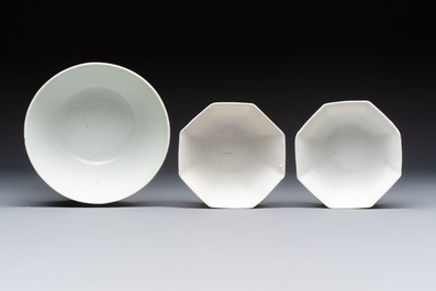Six Chinese 'Hatcher Cargo' bowls and two blue and white shipwreck bowls, Transitional period