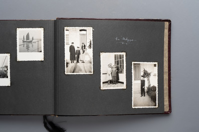 Two albums with travel photographs, postcards, and documentation of a Belgian family travelling through Europe, Asia, America, and Africa, 20th C.
