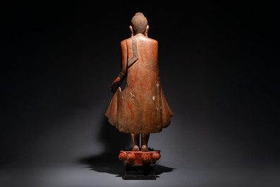 A very large Burmese mica-inlaid gilt-lacquered wooden Mandaly Buddha, 20th C.