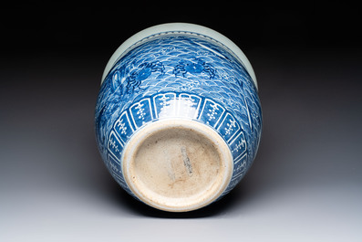 A Chinese blue and white 'Fish' scroll pot, 19th C.