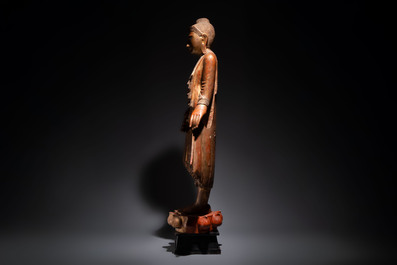 A very large Burmese mica-inlaid gilt-lacquered wooden Mandaly Buddha, 20th C.