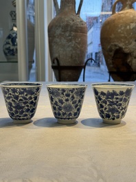 Nine Chinese blue and white cups and 12 saucers, Kangxi