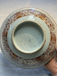 A pair of Chinese  iron-red and gilt-decorated 'Elegant Ladies and Tulips' bowls and covers, Kangxi