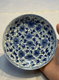 Nine Chinese blue and white cups and 12 saucers, Kangxi