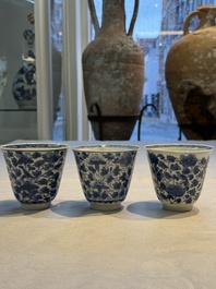 Nine Chinese blue and white cups and 12 saucers, Kangxi
