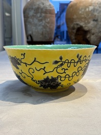 A Chinese grisaille yellow-ground 'Da Ya Zhai 大雅齋' bowl, Yong Qing Chang Chun 永慶長春 mark, 19th C.