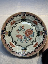 Four Chinese famille rose plates and a dish with floral design, Yongzheng/Qianlong