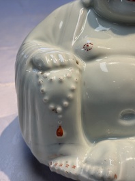 Two Chinese famille rose vases, two jars, a 'Lions' covered teapot and a Buddha, signed Mao Zirong 毛子榮 and Liu Jishun 劉吉順, 19/20th C.