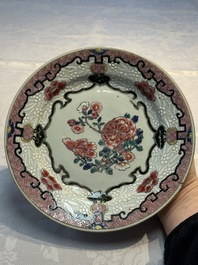 Four Chinese famille rose plates and a dish with floral design, Yongzheng/Qianlong