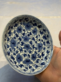 Nine Chinese blue and white cups and 12 saucers, Kangxi