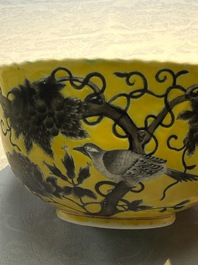A Chinese grisaille yellow-ground 'Da Ya Zhai 大雅齋' bowl, Yong Qing Chang Chun 永慶長春 mark, 19th C.