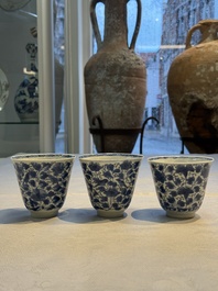 Nine Chinese blue and white cups and 12 saucers, Kangxi